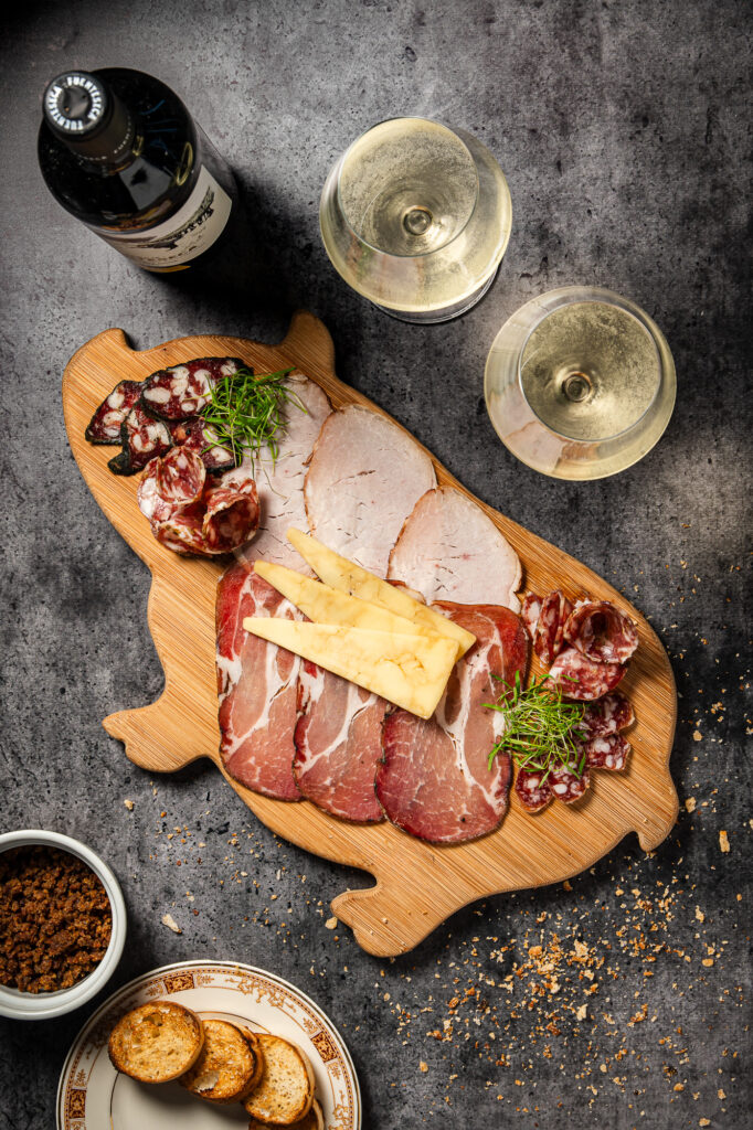 Fotografía Gastronómica de Tabla de Charcutería - Sal Charcutería