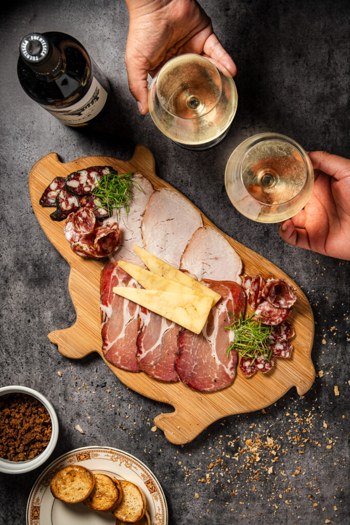 Fotografía Gastronómica de Tabla de Charcutería - Sal Charcutería