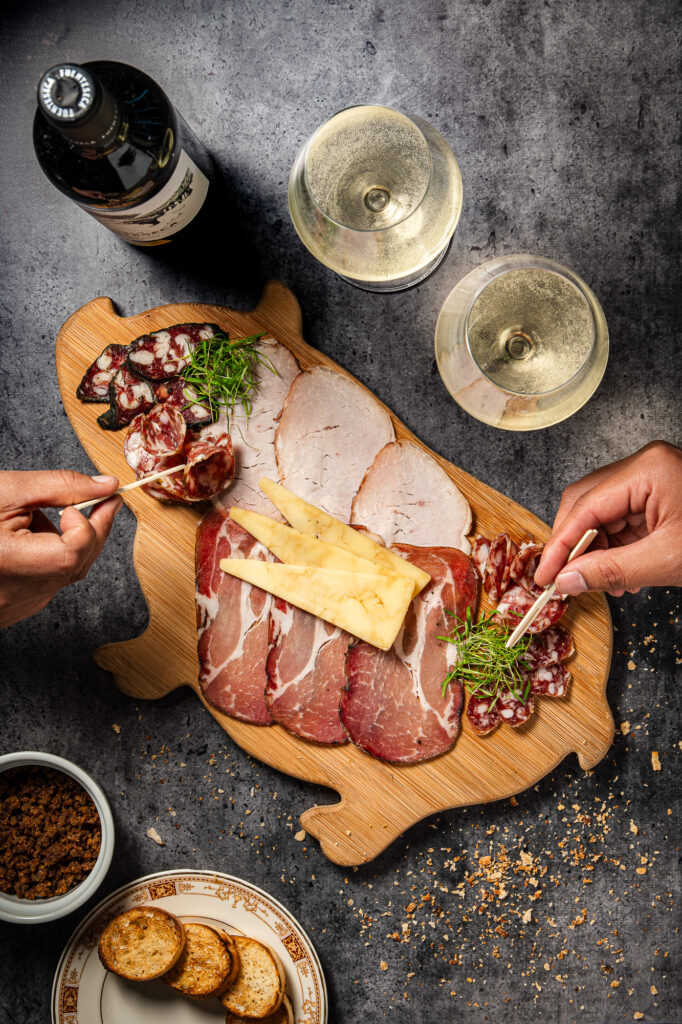 Fotografía Gastronómica de Tabla de Charcutería - Sal Charcutería